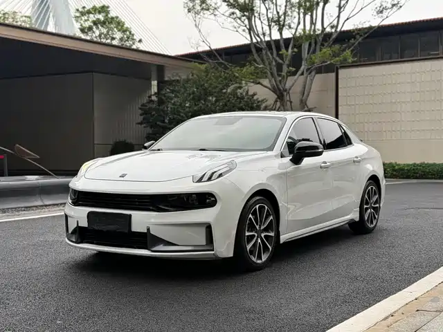 2019 Lynk & Co 03