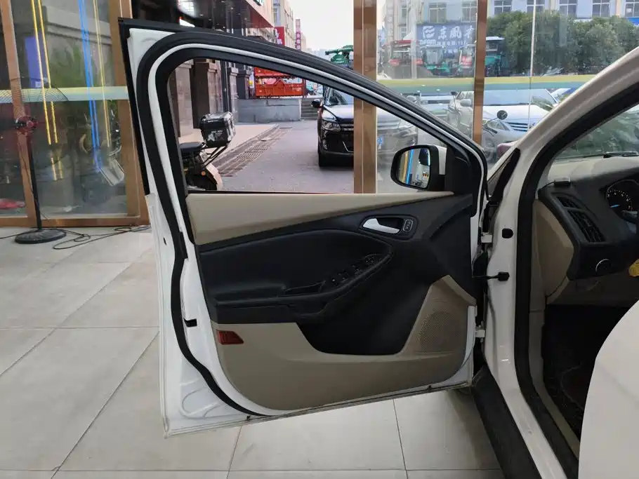 Ford Focus — миниатюра 7