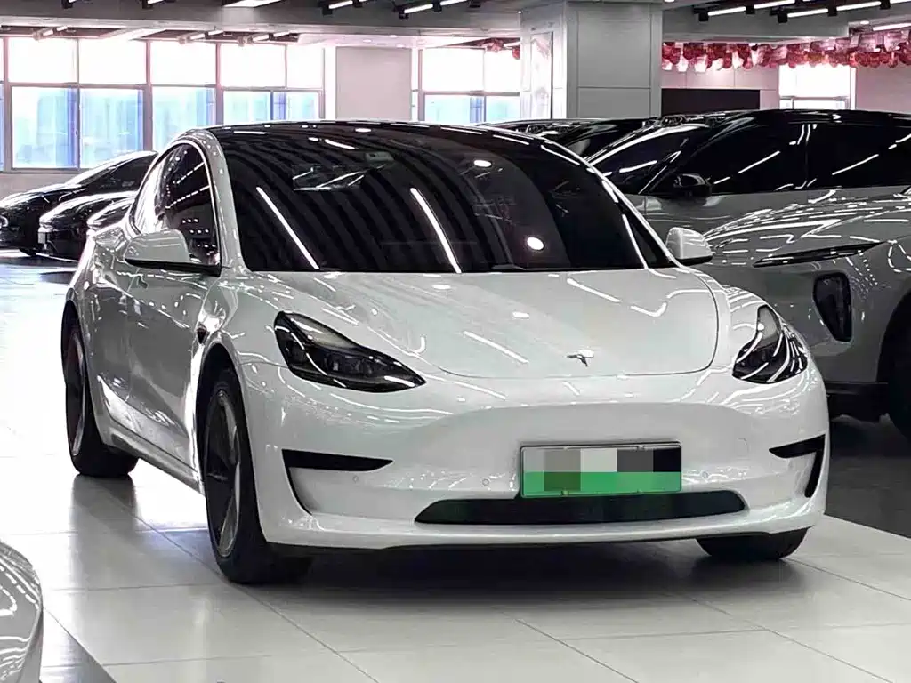 TESLA MODEL 3
