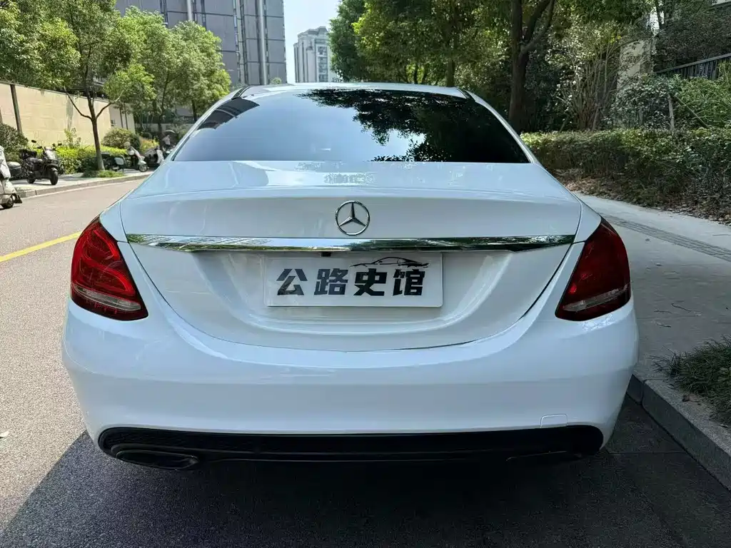 Mercedes-Benz C-Class — миниатюра 6