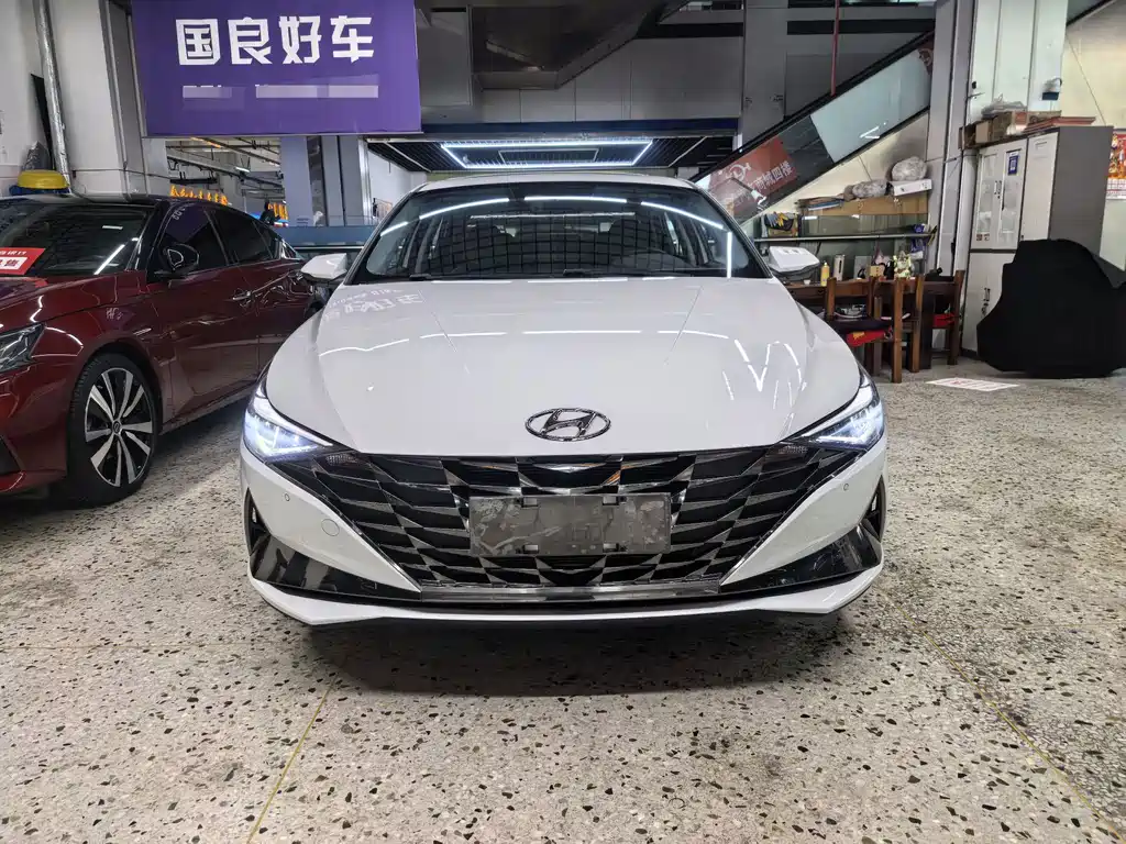 HYUNDAI ELANTRA