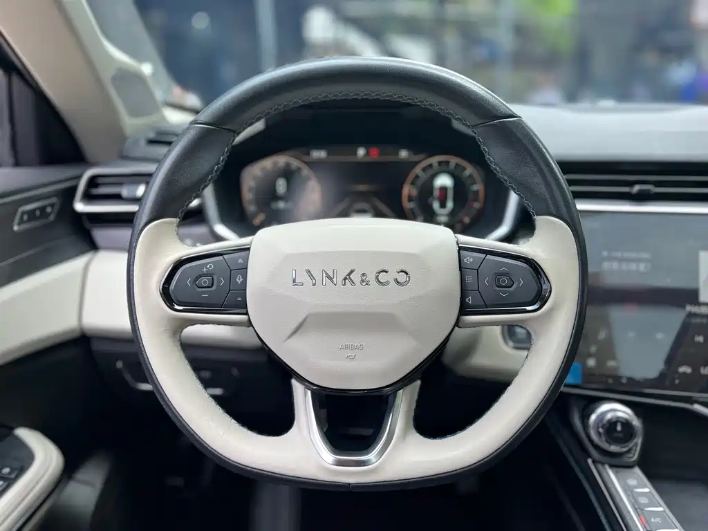 Lynk & Co 01 — миниатюра 10