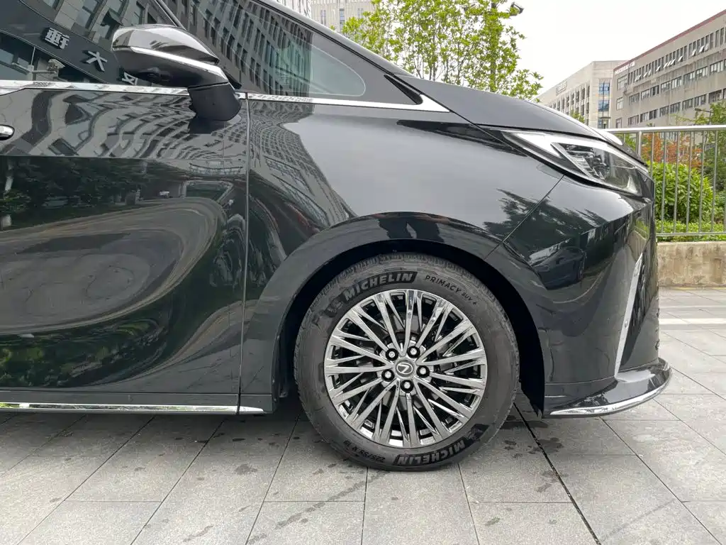 Lexus LM — миниатюра 33
