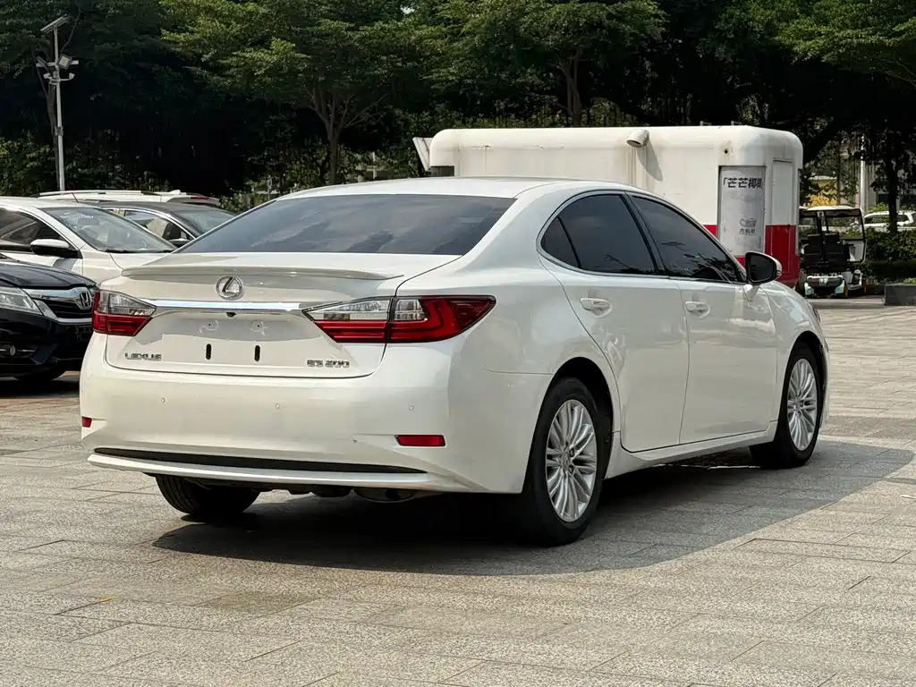Lexus ES — миниатюра 10