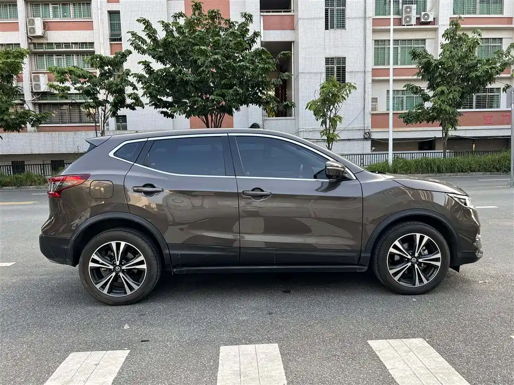 Nissan Qashqai — миниатюра 7