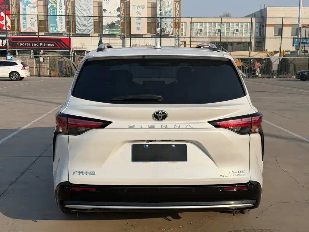 Toyota Sienna — миниатюра 5