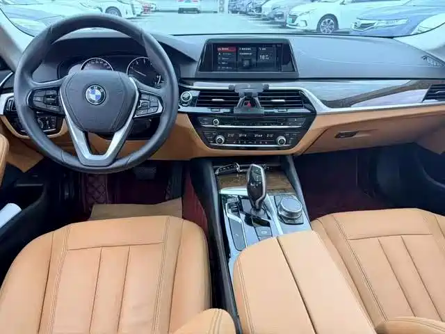BMW 5 Series — миниатюра 6