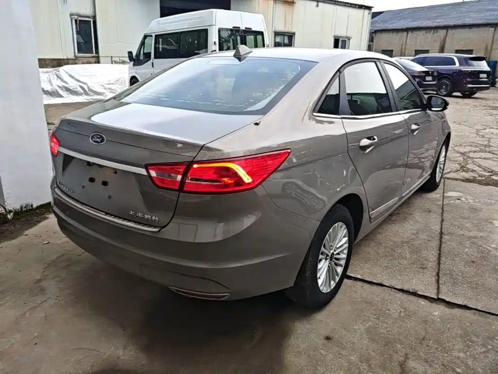 Ford Escort — миниатюра 7