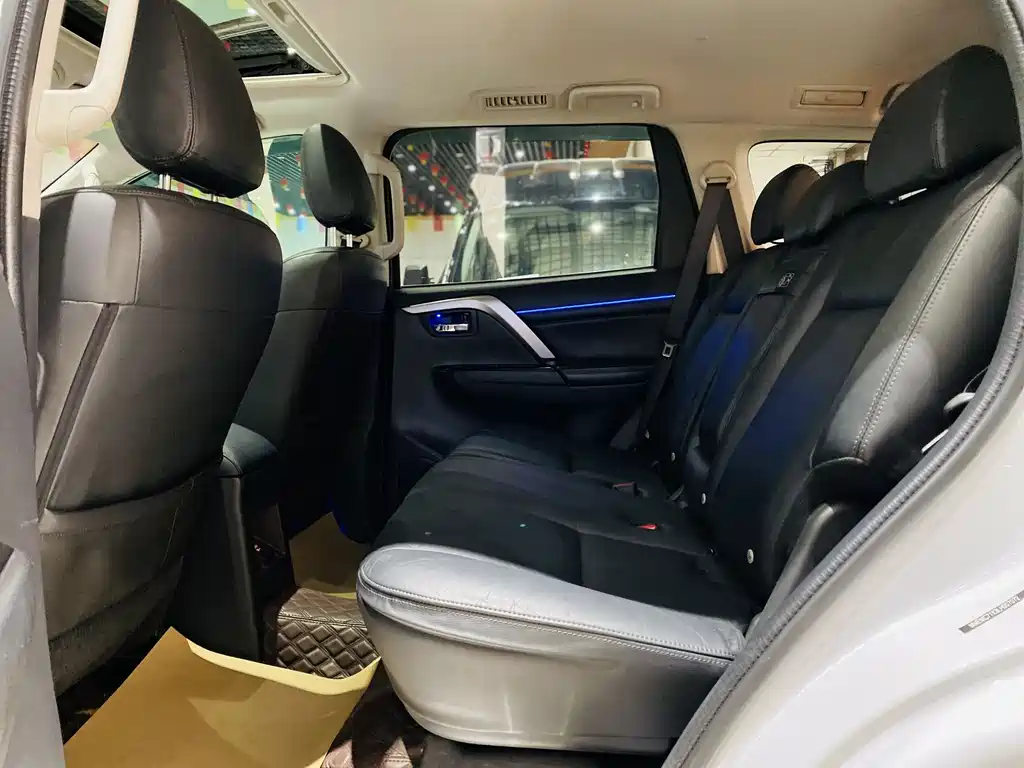 Mitsubishi Pajero Sport (Import) — миниатюра 14