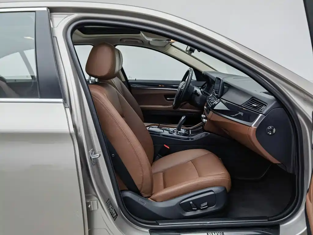 BMW 5 Series — миниатюра 23