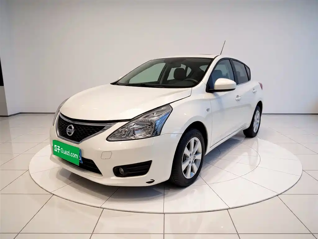 Nissan Tiida 2015