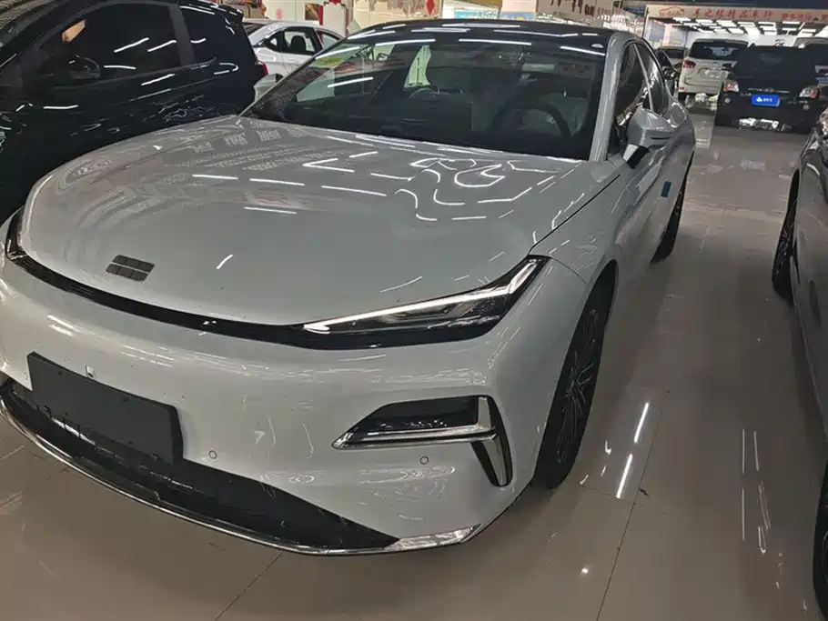 Geely Galaxy Starshine 8