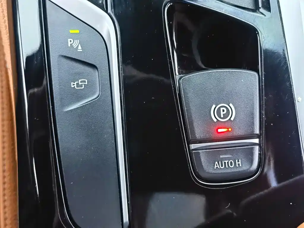 BMW 5 Series — миниатюра 31