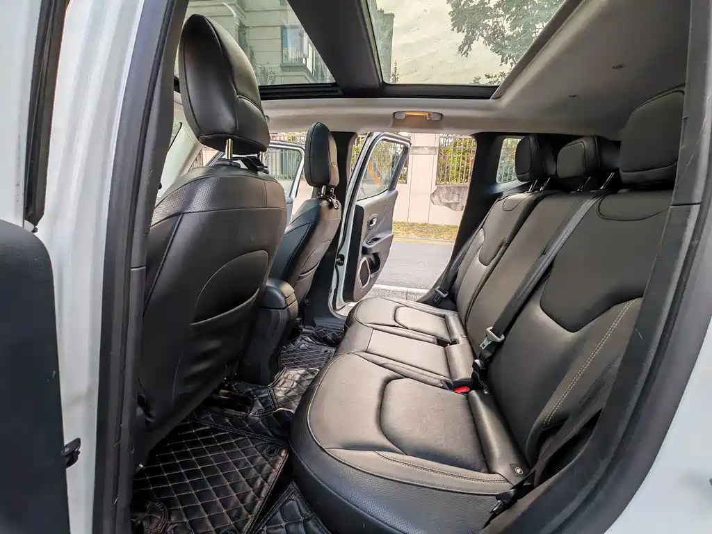 Jeep Renegade — миниатюра 9