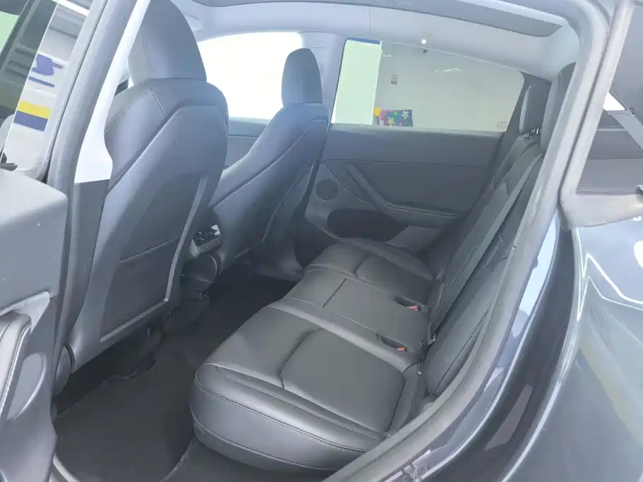 Tesla Model Y — миниатюра 11