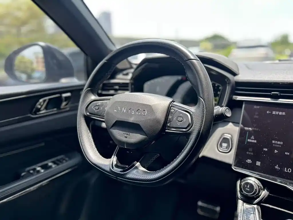 Lynk & Co 01 — миниатюра 18