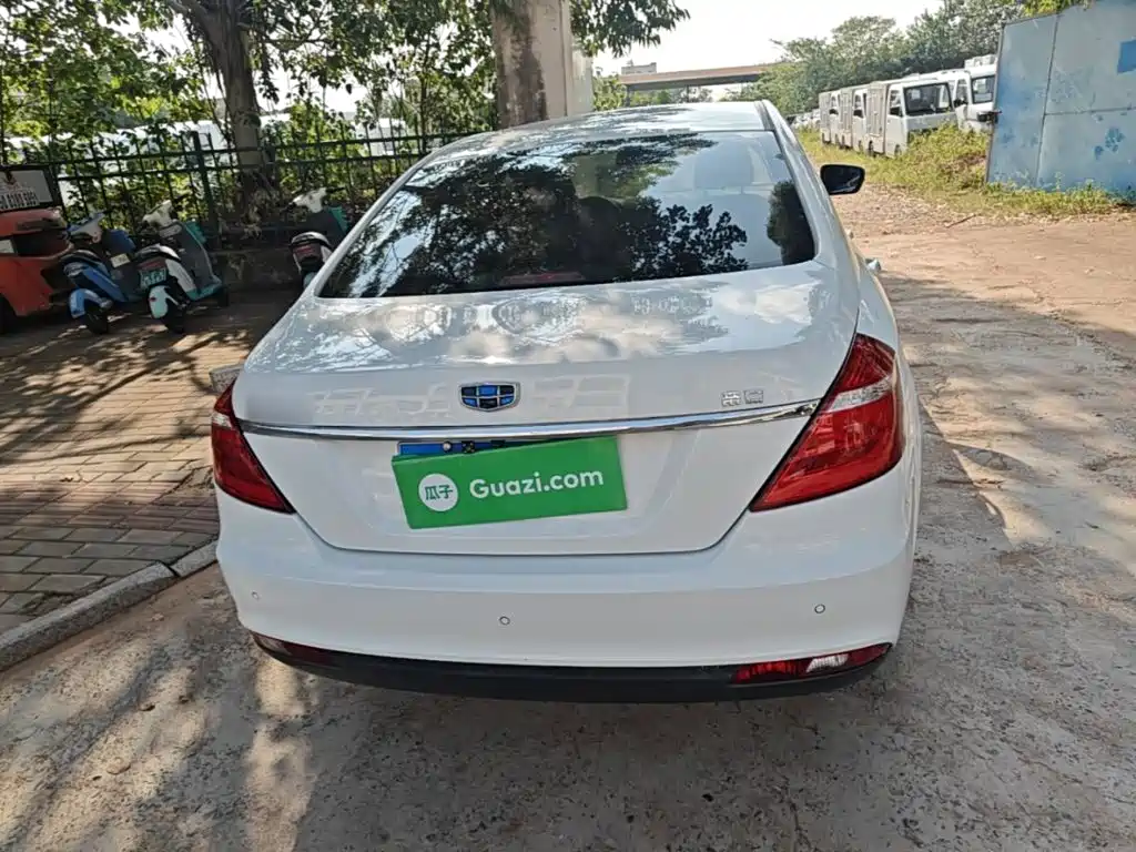 Geely Emgrand — миниатюра 6