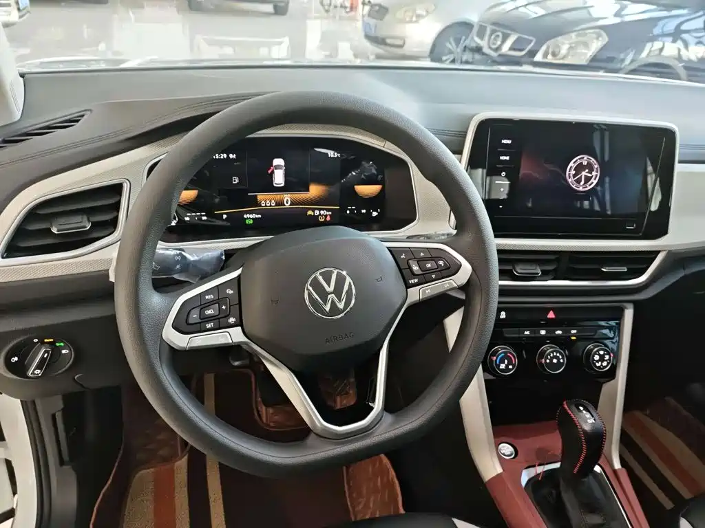 Volkswagen T-Roc — миниатюра 15