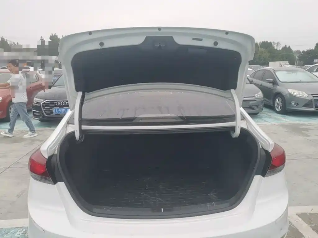 Hyundai Elantra — миниатюра 19