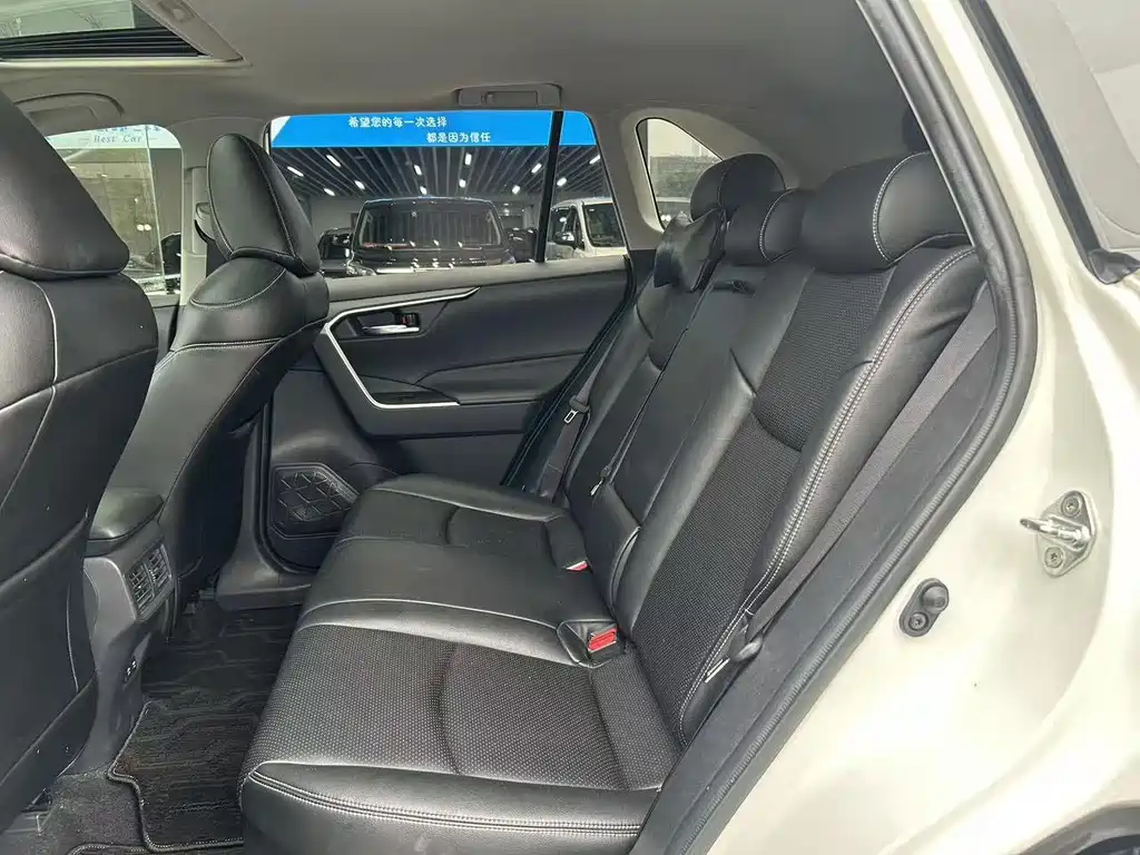 Toyota RAV4 — миниатюра 14