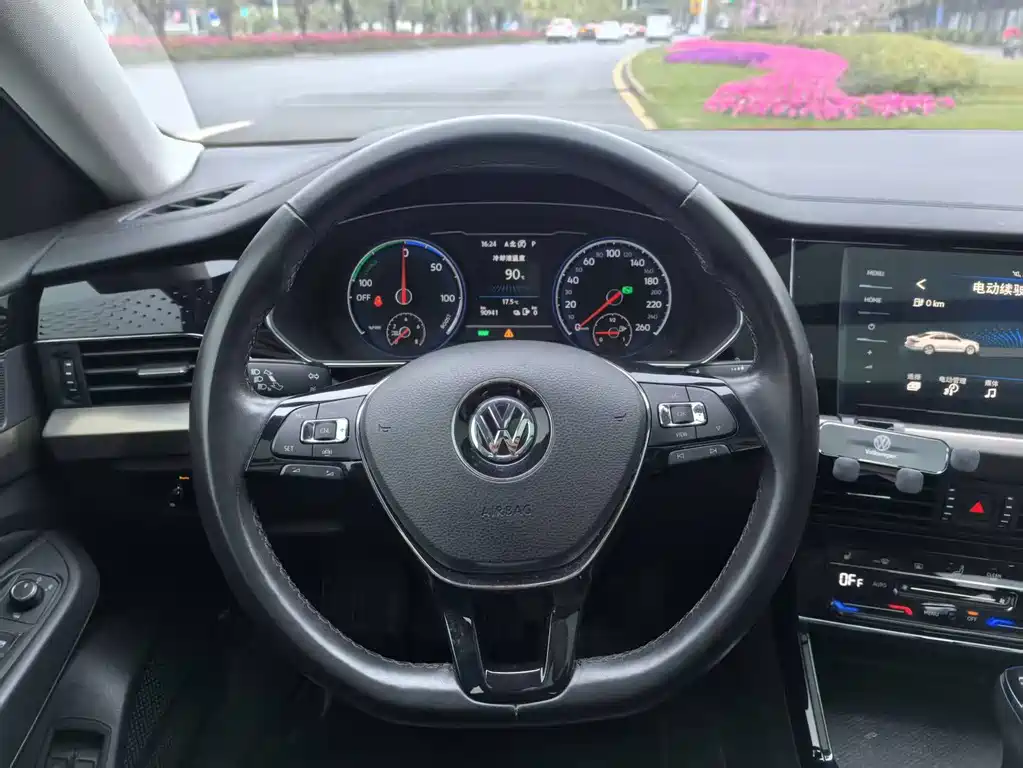 VOLKSWAGEN PASSAT NEW ENERGY