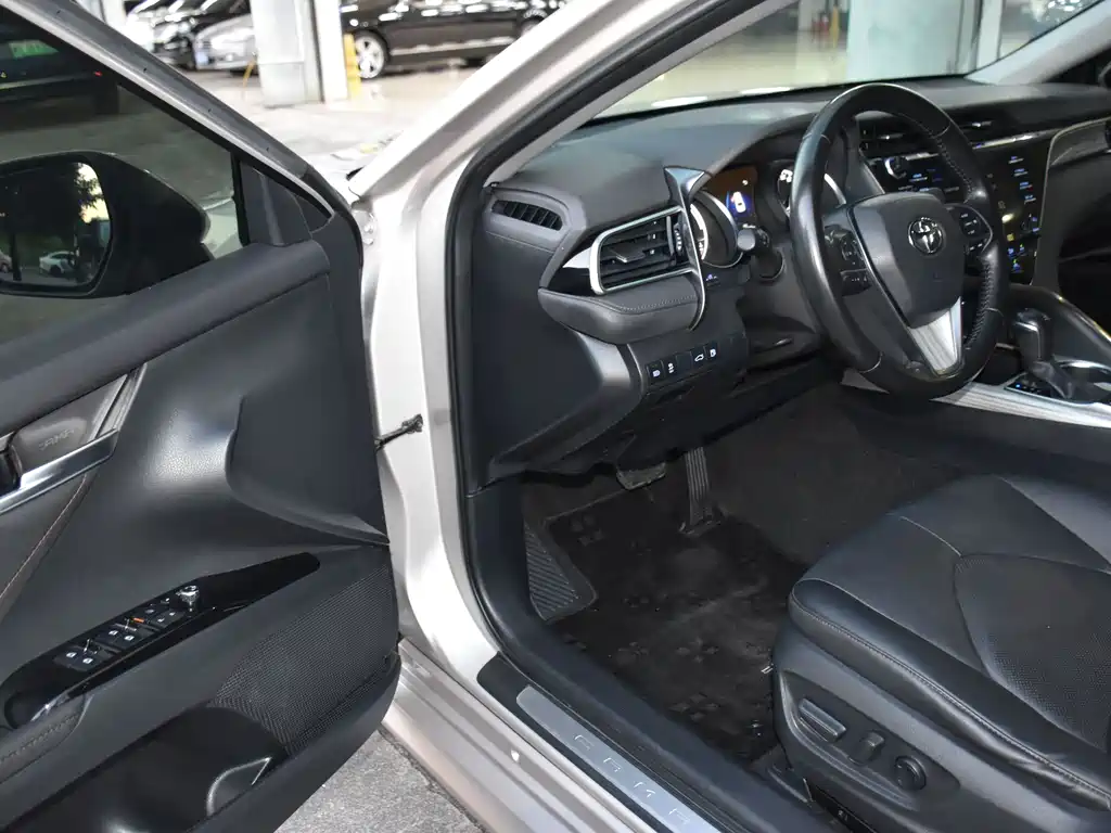 Toyota Camry — миниатюра 14