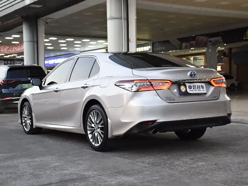 Toyota Camry — миниатюра 19