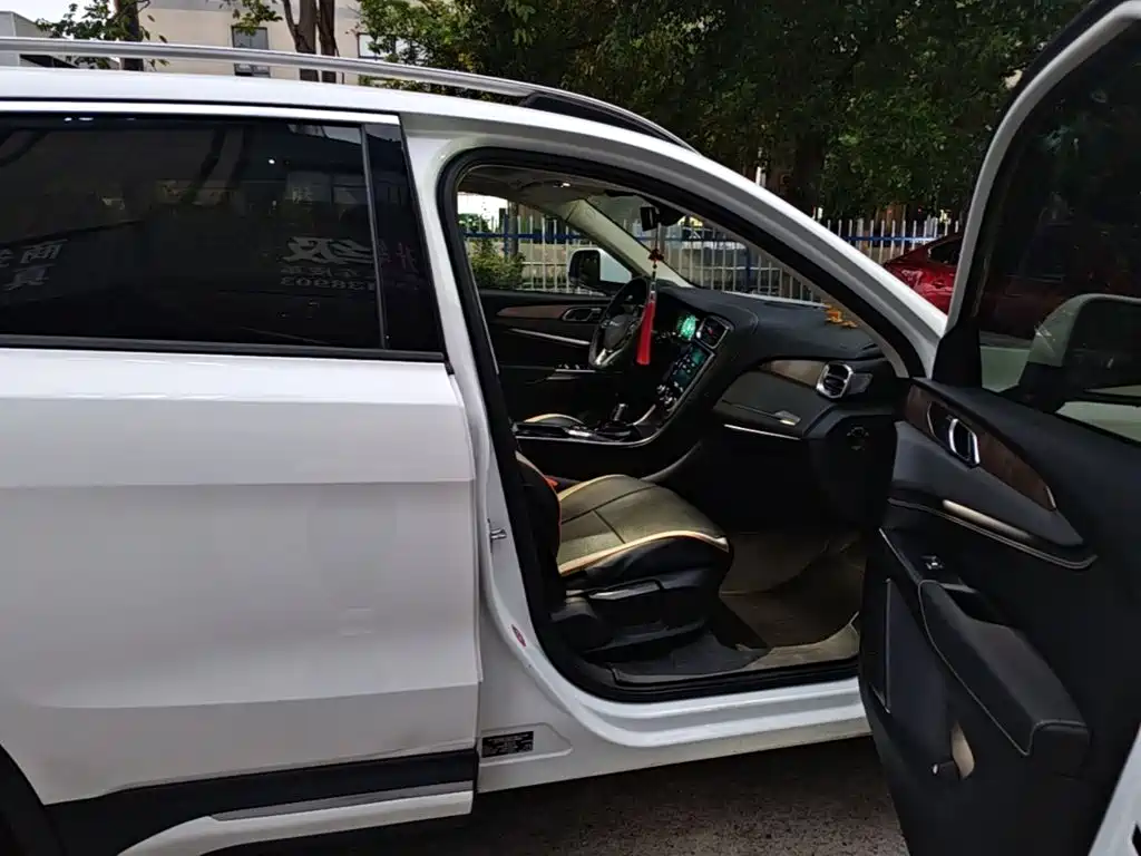 Lynk & Co 01 — миниатюра 19