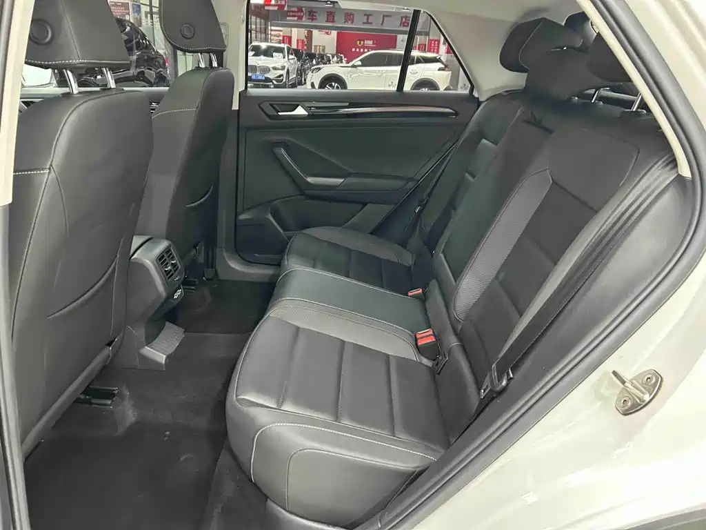 Volkswagen T-Roc — миниатюра 19