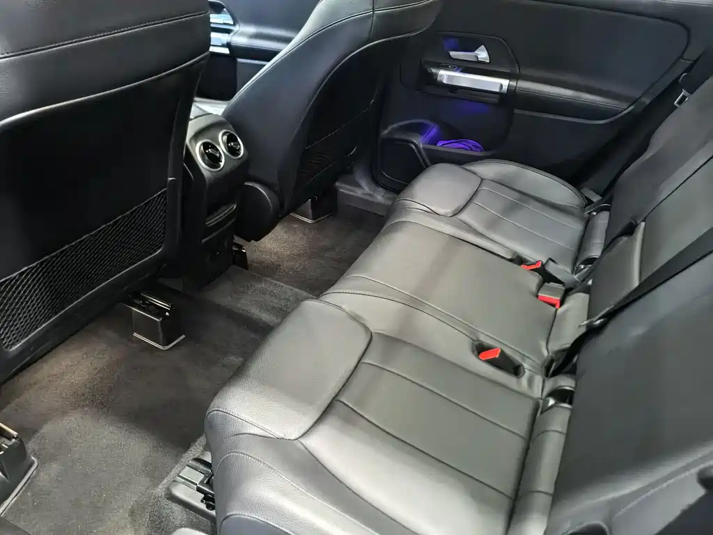 Mercedes-Benz GLB — миниатюра 10