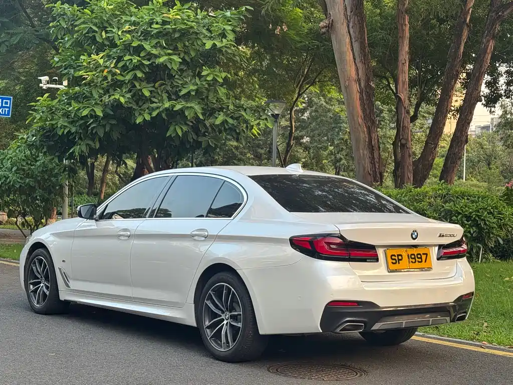 BMW 5 Series — миниатюра 7