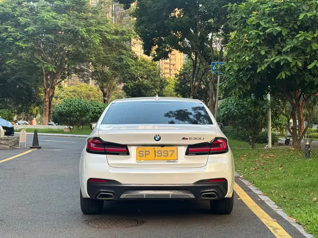 BMW 5 Series — миниатюра 6