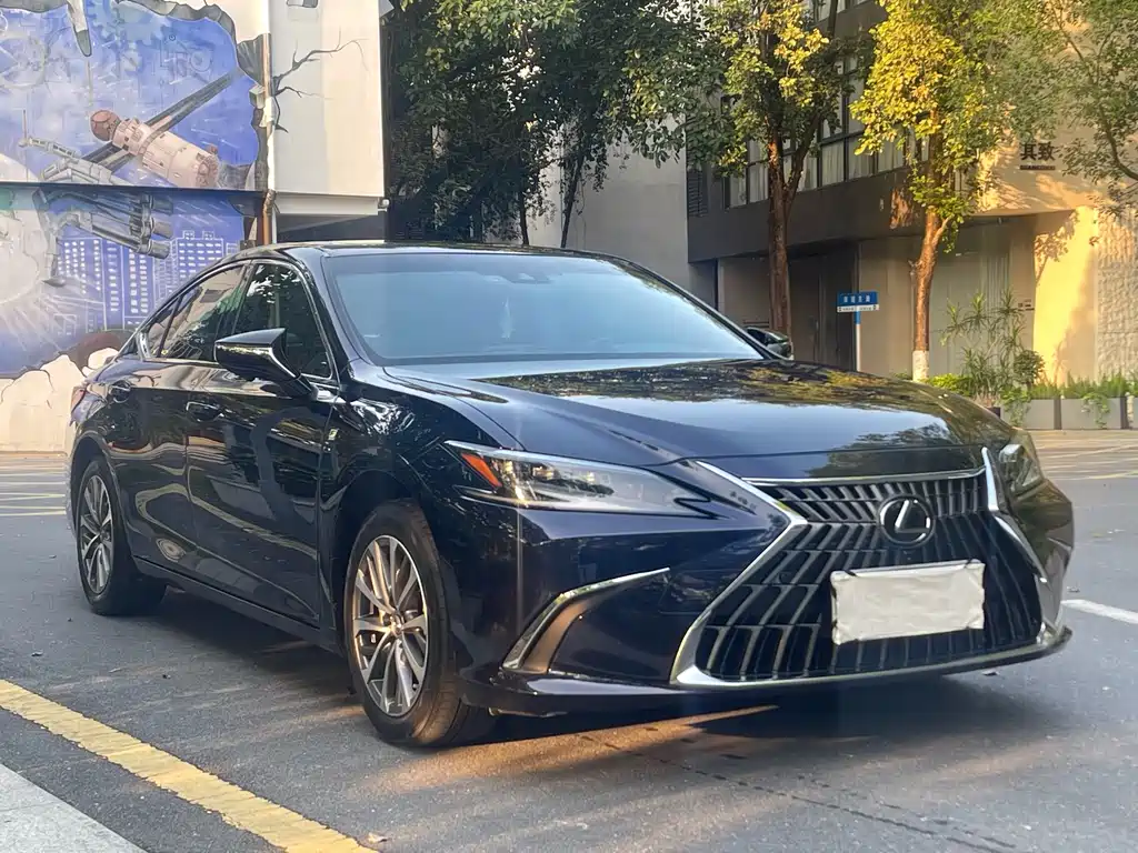 Lexus ES 2023 260