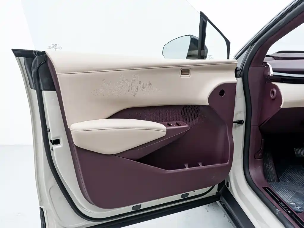 Zeekr X — миниатюра 12