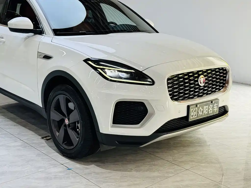 Jaguar E-PACE — миниатюра 4