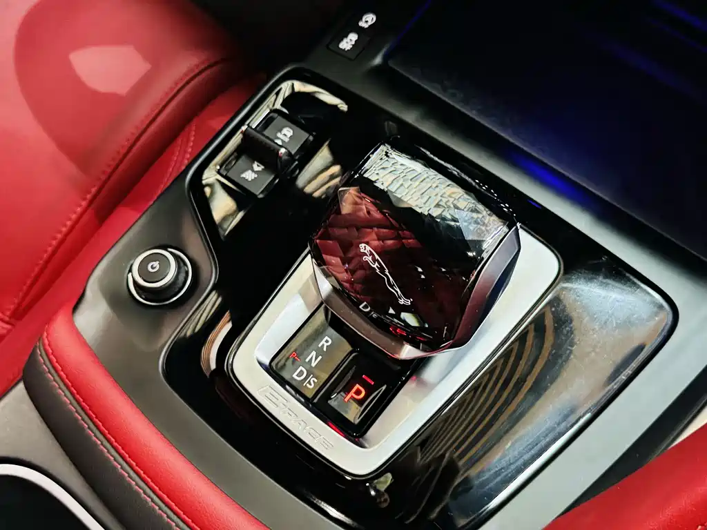 Jaguar E-PACE — миниатюра 12