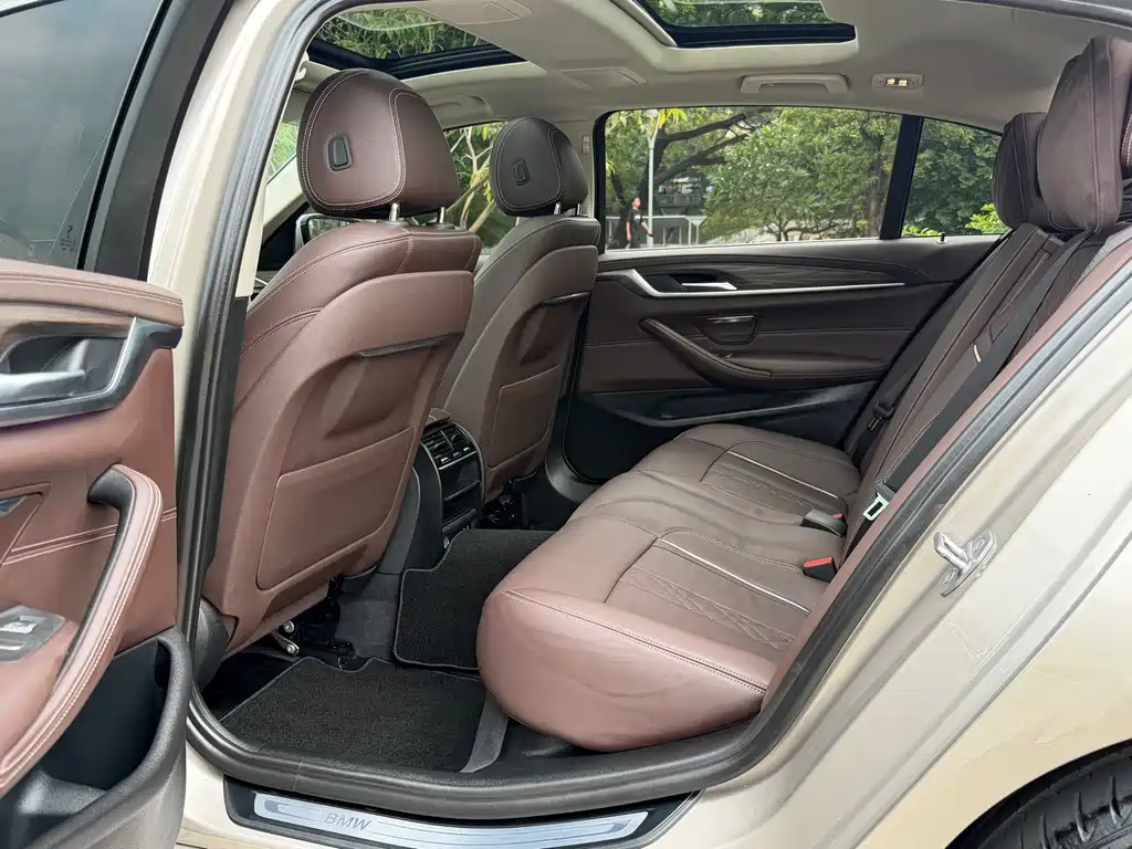 BMW 5 Series New Energy — миниатюра 9