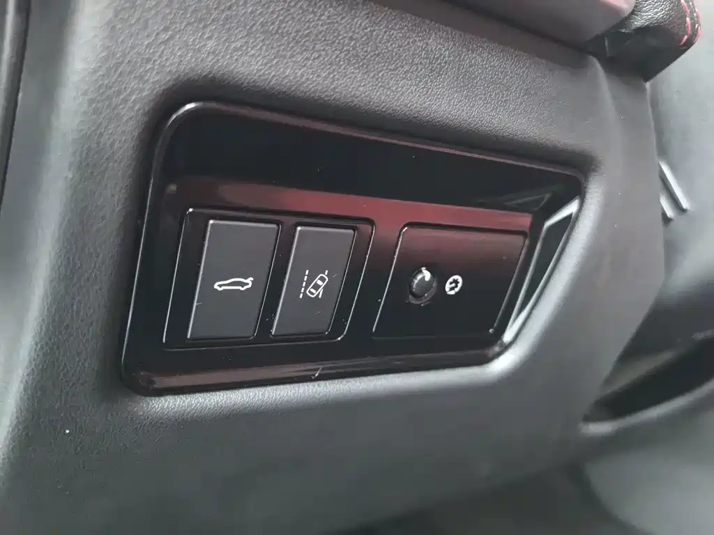 Jaguar XE — миниатюра 12