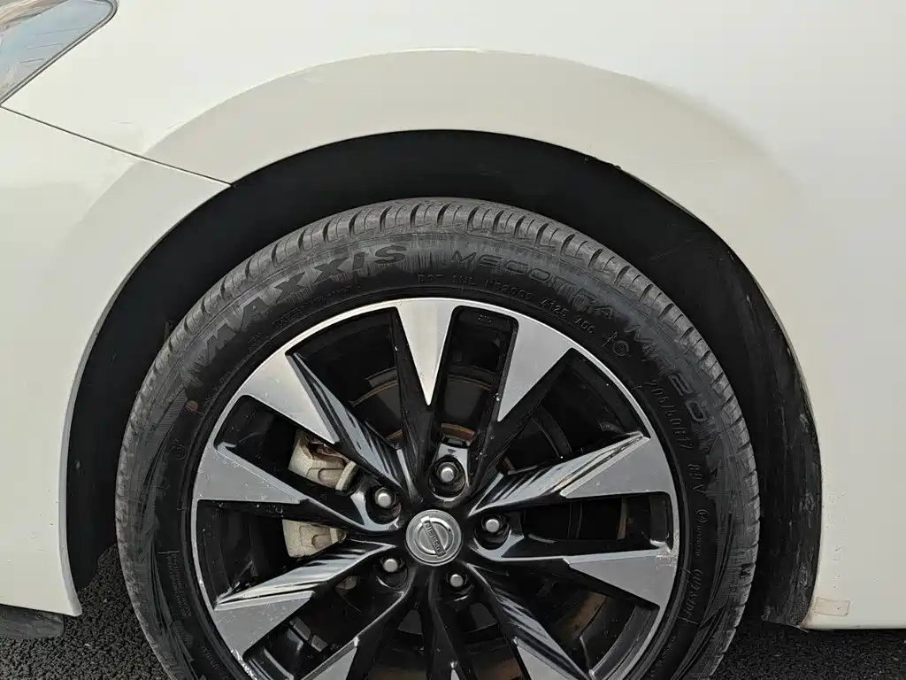 Nissan Tiida — миниатюра 7