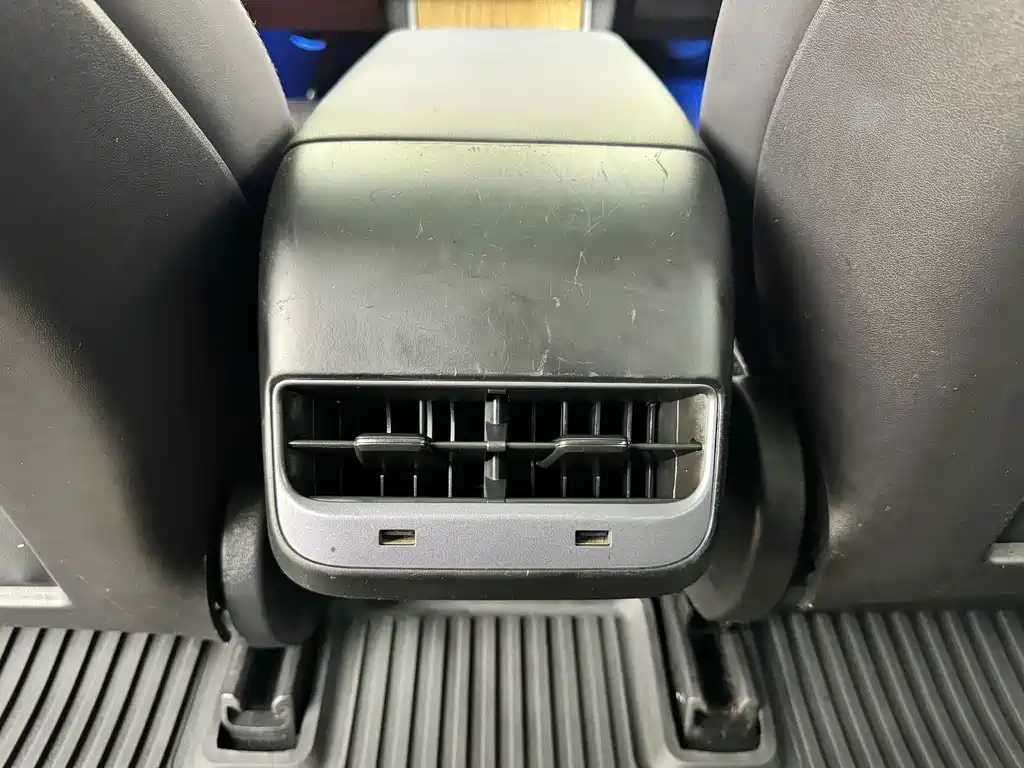 Tesla Model 3 — миниатюра 13