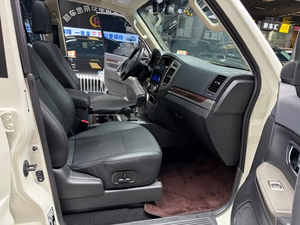 Mitsubishi Pajero (Import) — миниатюра 24