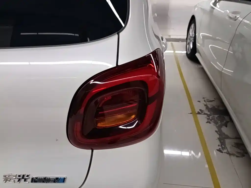 Wuling MINIEV — миниатюра 8