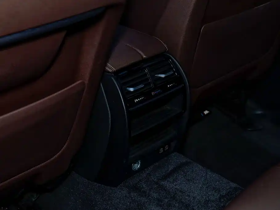BMW 5 Series — миниатюра 11