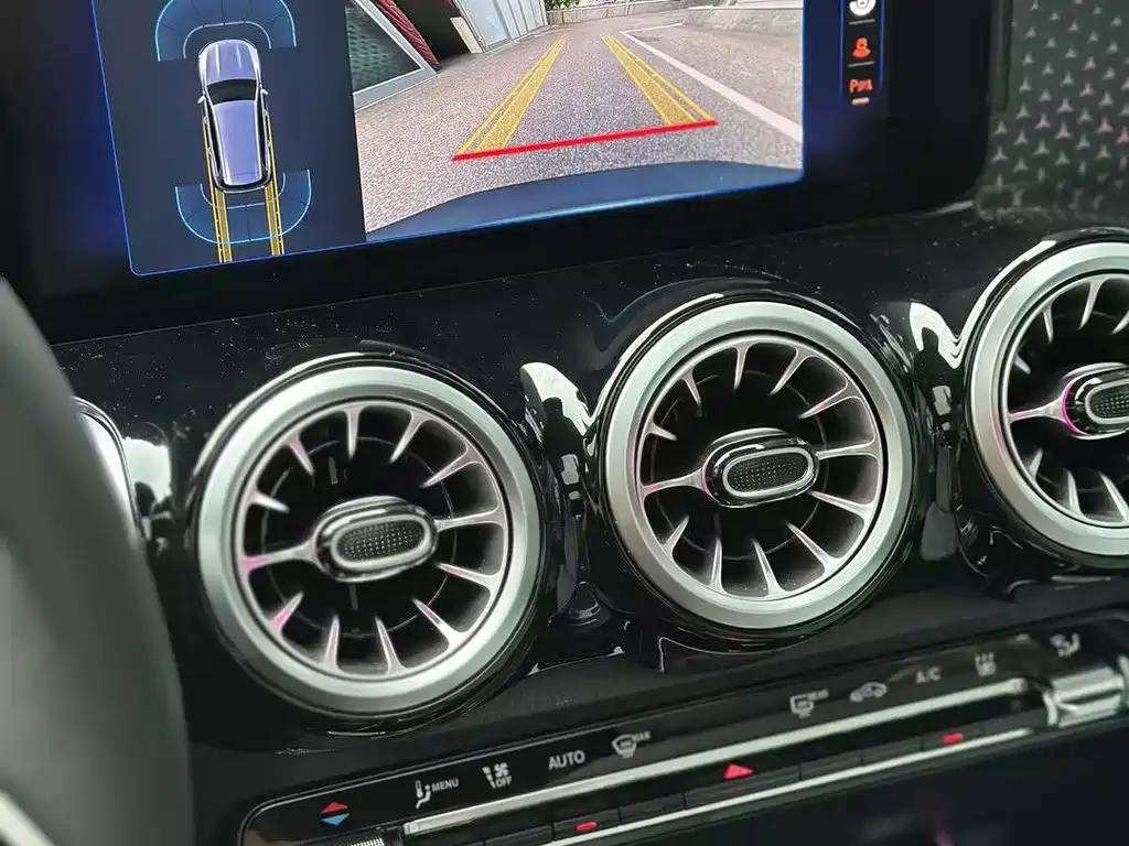 Mercedes-Benz EQB — миниатюра 16