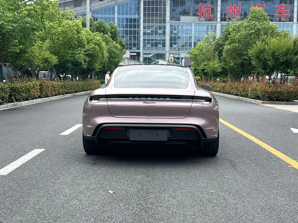 Porsche Taycan — миниатюра 10