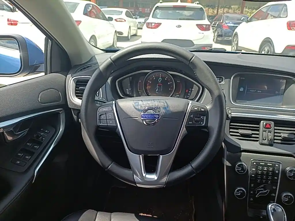 Volvo V40 — миниатюра 11