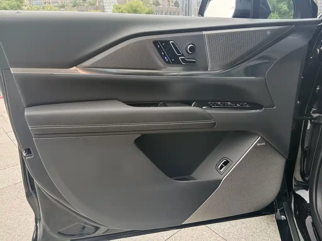 Cadillac XT5 — миниатюра 14