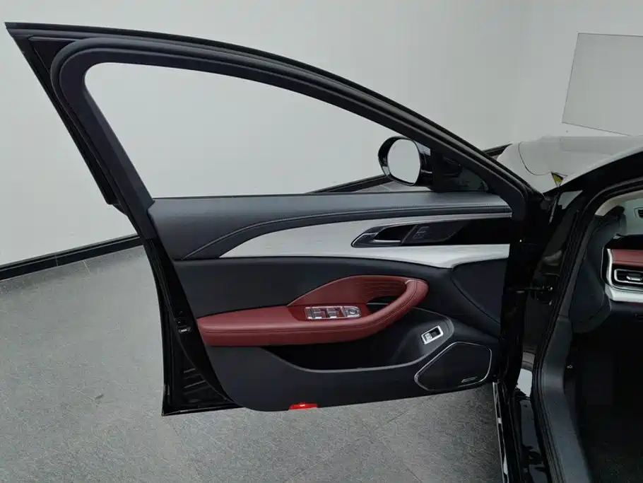 Hongqi Hongqi H5 — миниатюра 7