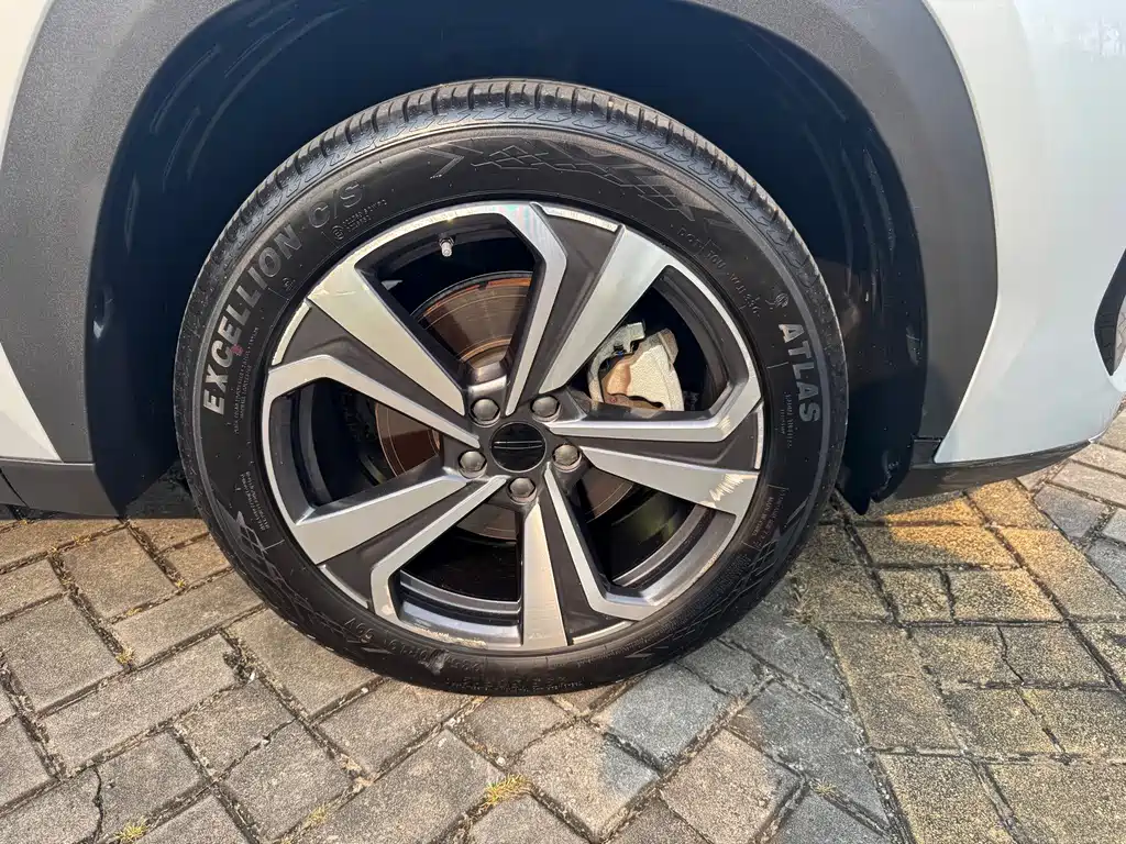 Geely Boyue L — миниатюра 27