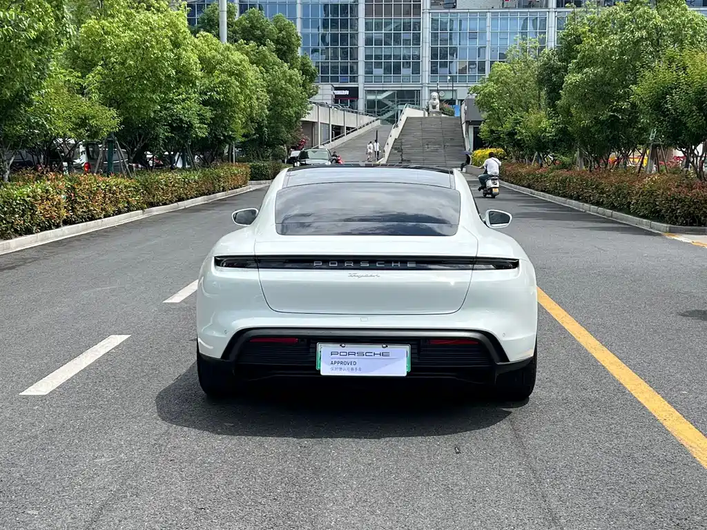 Porsche Taycan — миниатюра 4